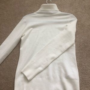 White turtle neck super soft sweater